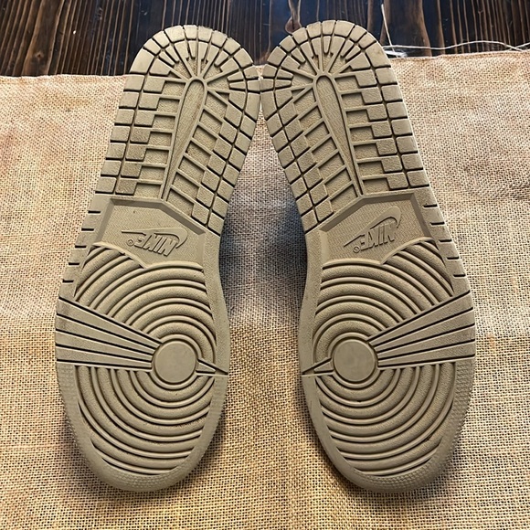 Size 11 Jordan 1 Retro High Hyper Royal Smoke - Picture 7 of 9